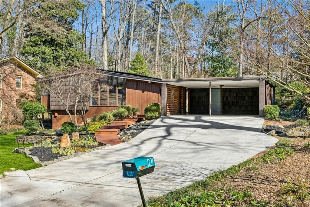 1121 Vistavia Circle, Decatur, GA 30033 — most recent listing photo