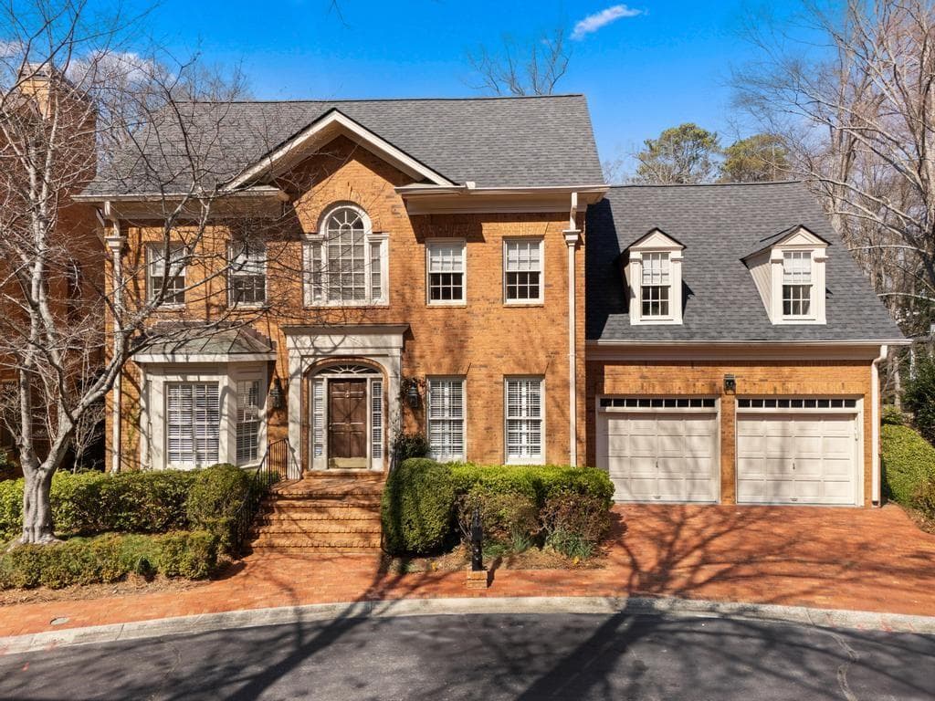 3 bedroom, 3 bathroom, 3,266 sq ft single family residence sold at 472 Ivy Park Lane, Atlanta, GA 30342