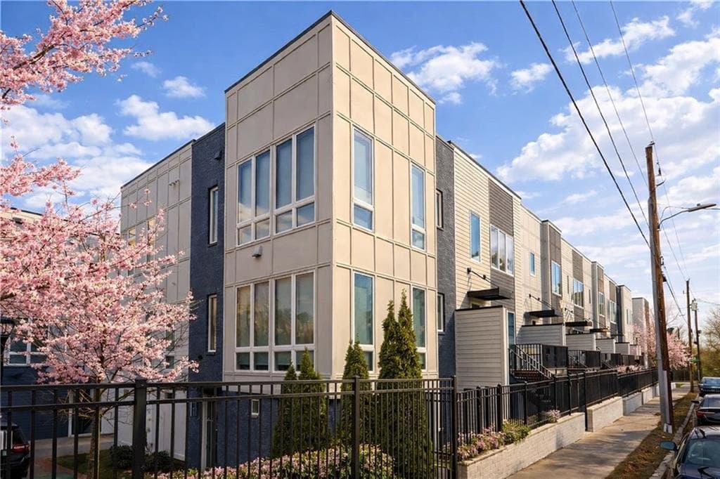 3 bedroom, 3 bathroom, 2,110 sq ft townhouse sold at 687 Banton Drives, Atlanta, GA 30318