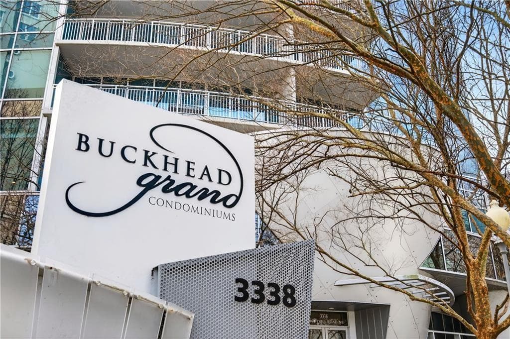 1 bedroom, 1 bathroom, 936 sq ft condominium sold at 3338 Peachtree Road 2808, Atlanta, GA 30326