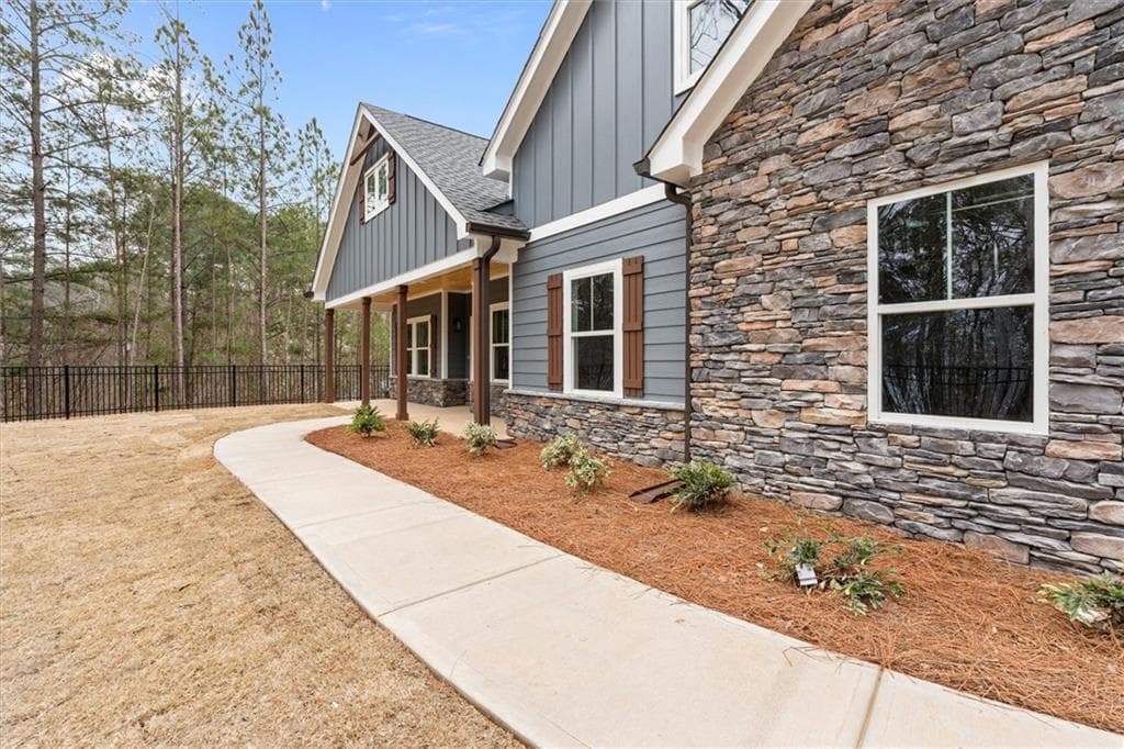 4 bedroom, 3 bathroom, 2,276 sq ft single family residence for sale at 9129 Lakeview Parkway, Villa Rica, GA 30180 — photo 5