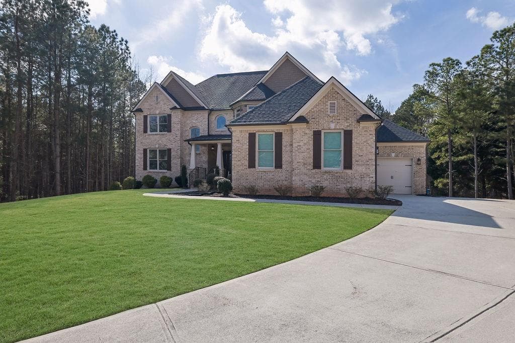 5 bedroom, 5 bathroom, 3,982 sq ft single family residence for sale at 3298 Alcovy Club Court, Dacula, GA 30019 — photo 5