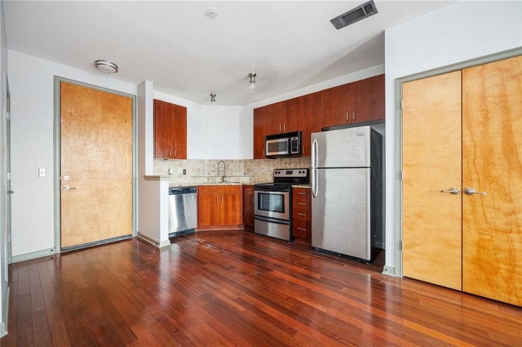 1 bedroom, 1 bathroom, 696 sq ft condominium for sale at 898 Oak Street 1418, Atlanta, GA 30310 — photo 6