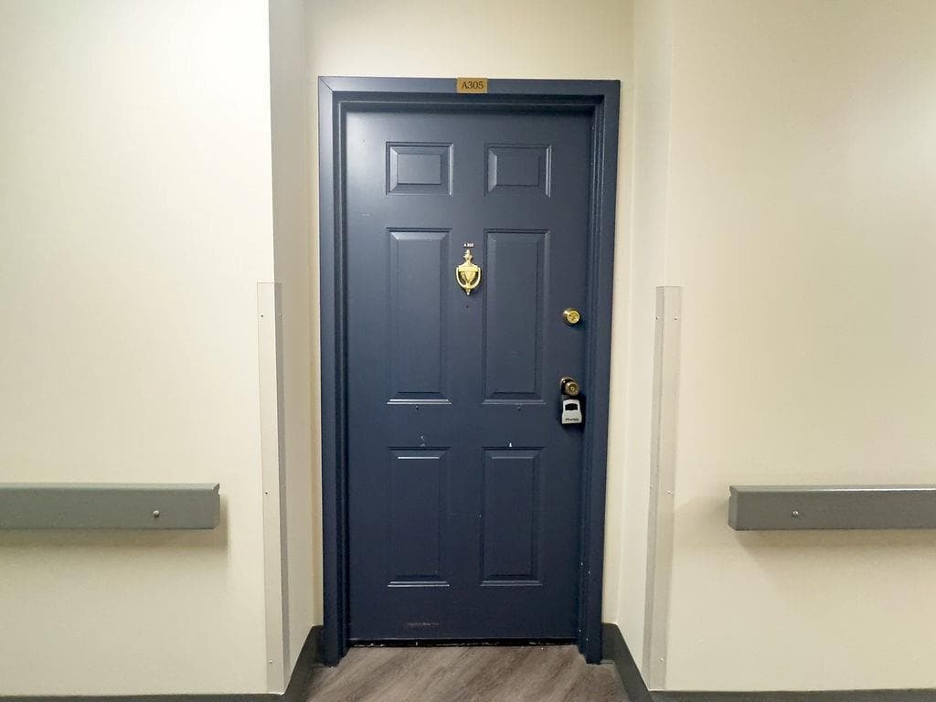 1 bedroom, 1 bathroom, 760 sq ft condominium for sale at 300 Johnson Ferry Road A305, Atlanta, GA 30328 — photo 1 of 30