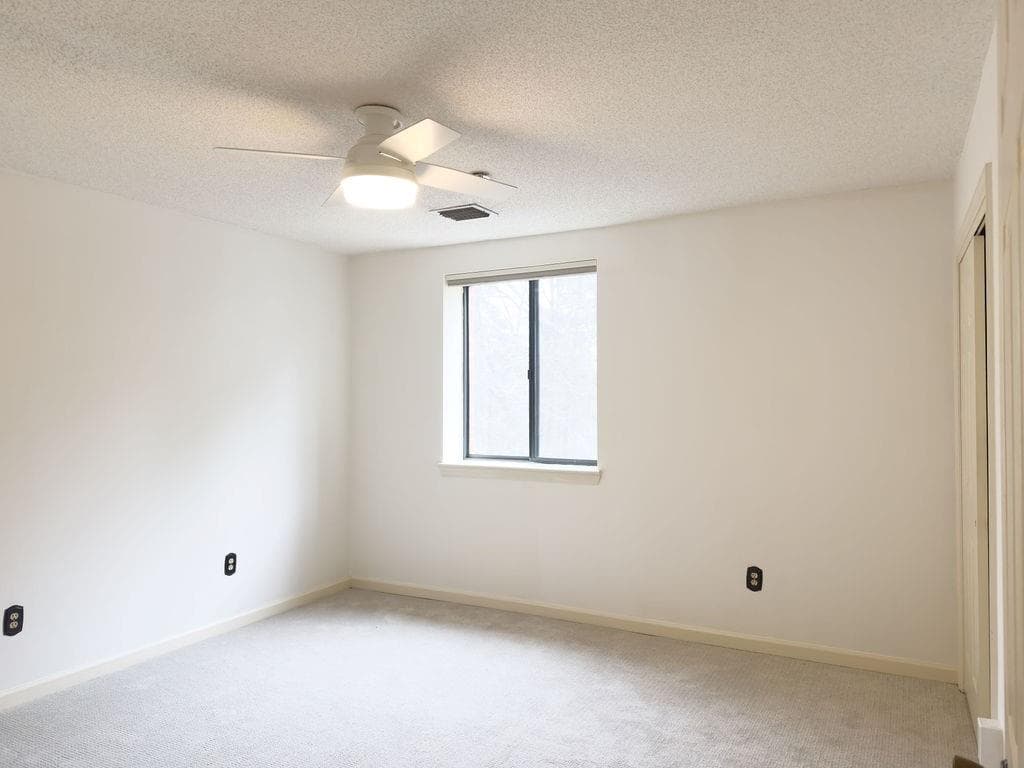 1 bedroom, 1 bathroom, 760 sq ft condominium for sale at 300 Johnson Ferry Road A305, Atlanta, GA 30328 — photo 3