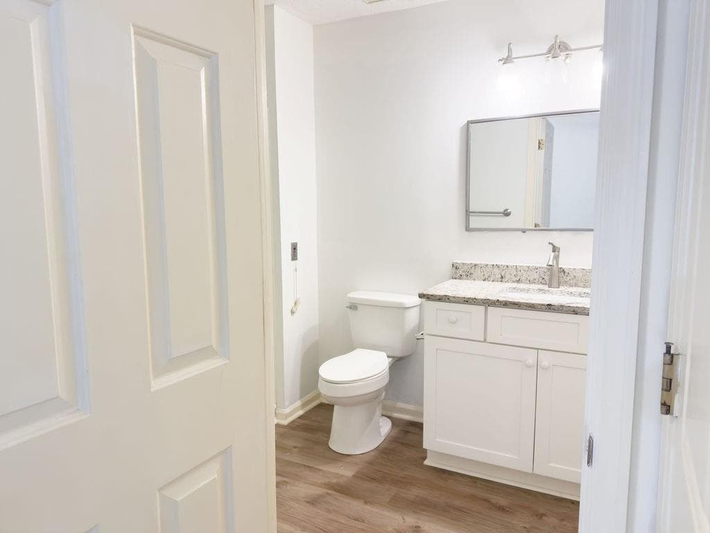 1 bedroom, 1 bathroom, 760 sq ft condominium for sale at 300 Johnson Ferry Road A305, Atlanta, GA 30328 — photo 7