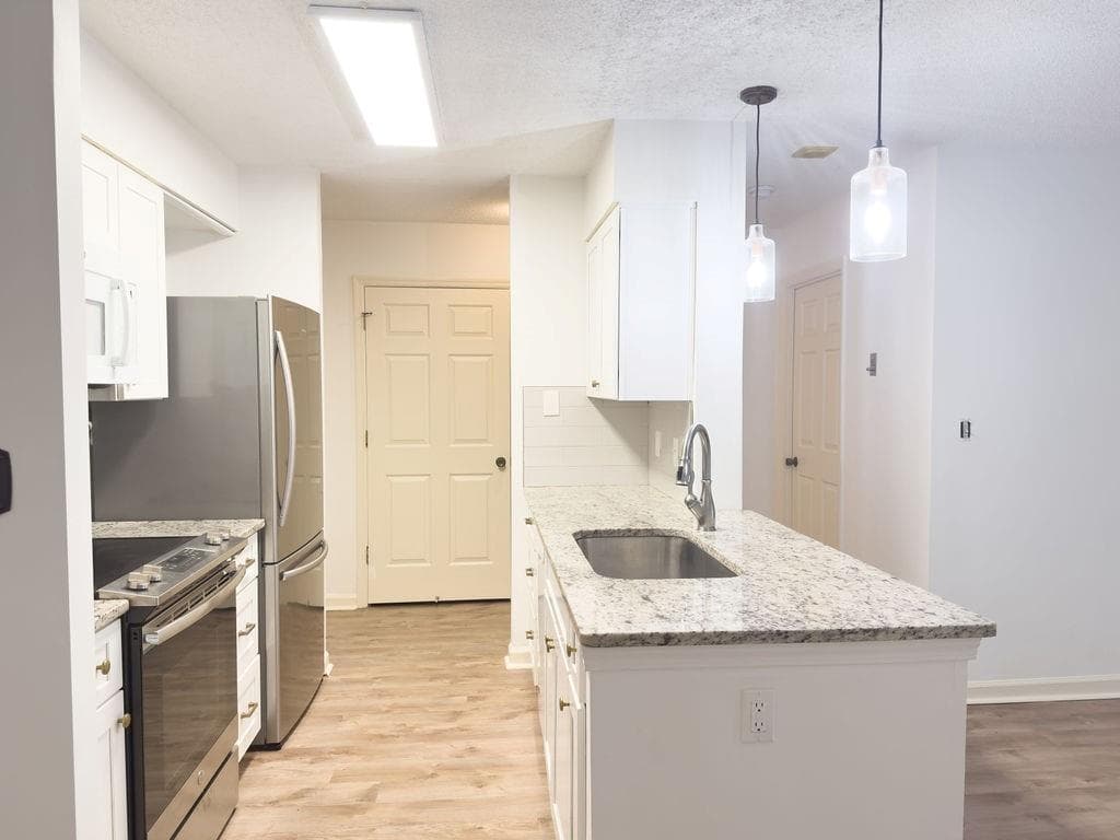 1 bedroom, 1 bathroom, 760 sq ft condominium for sale at 300 Johnson Ferry Road A305, Atlanta, GA 30328 — photo 10