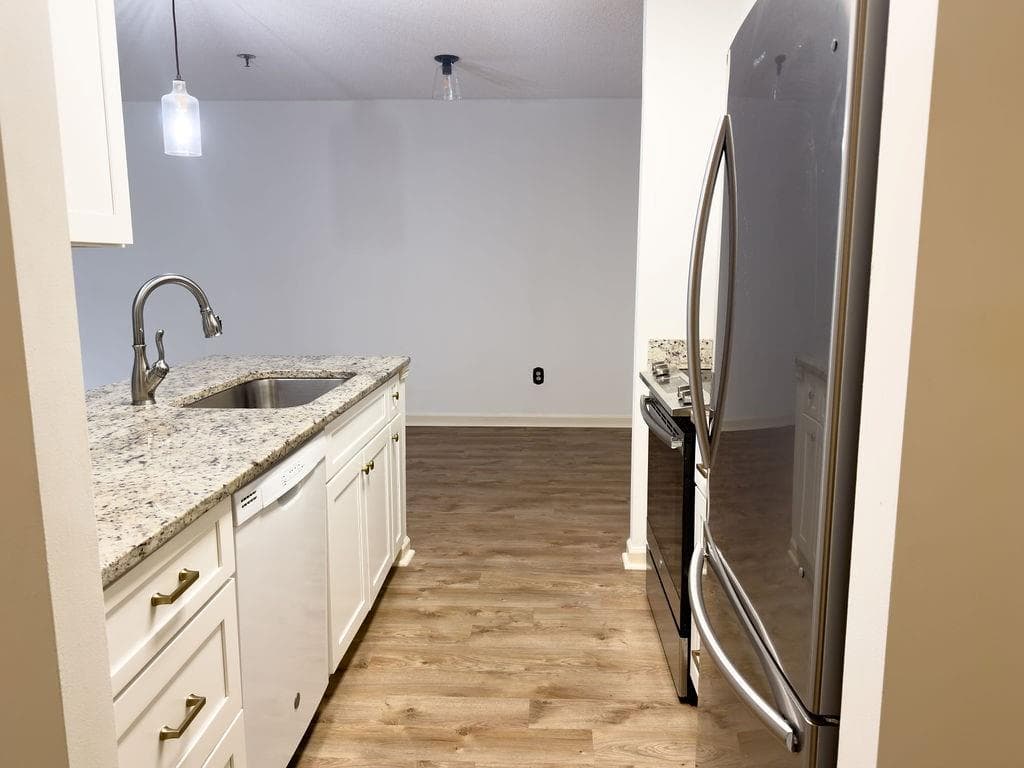 1 bedroom, 1 bathroom, 760 sq ft condominium for sale at 300 Johnson Ferry Road A305, Atlanta, GA 30328 — photo 8
