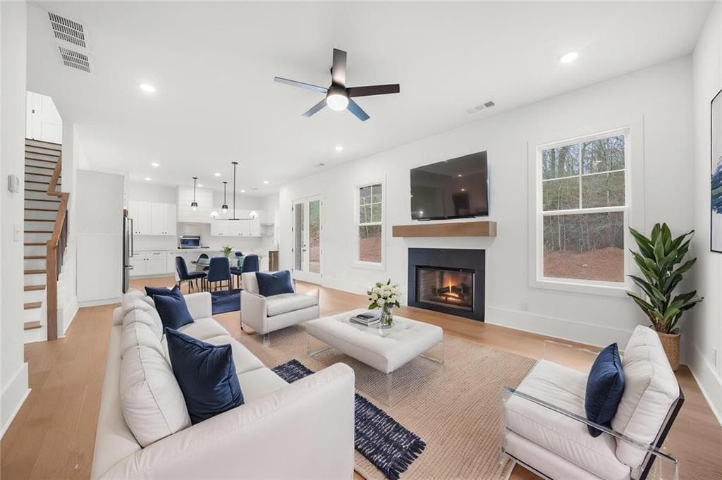 4 bedroom, 3 bathroom, 2,424 sq ft single family residence under contract at 176 Aspen Hall Drive, Canton, GA 30115 — photo 3