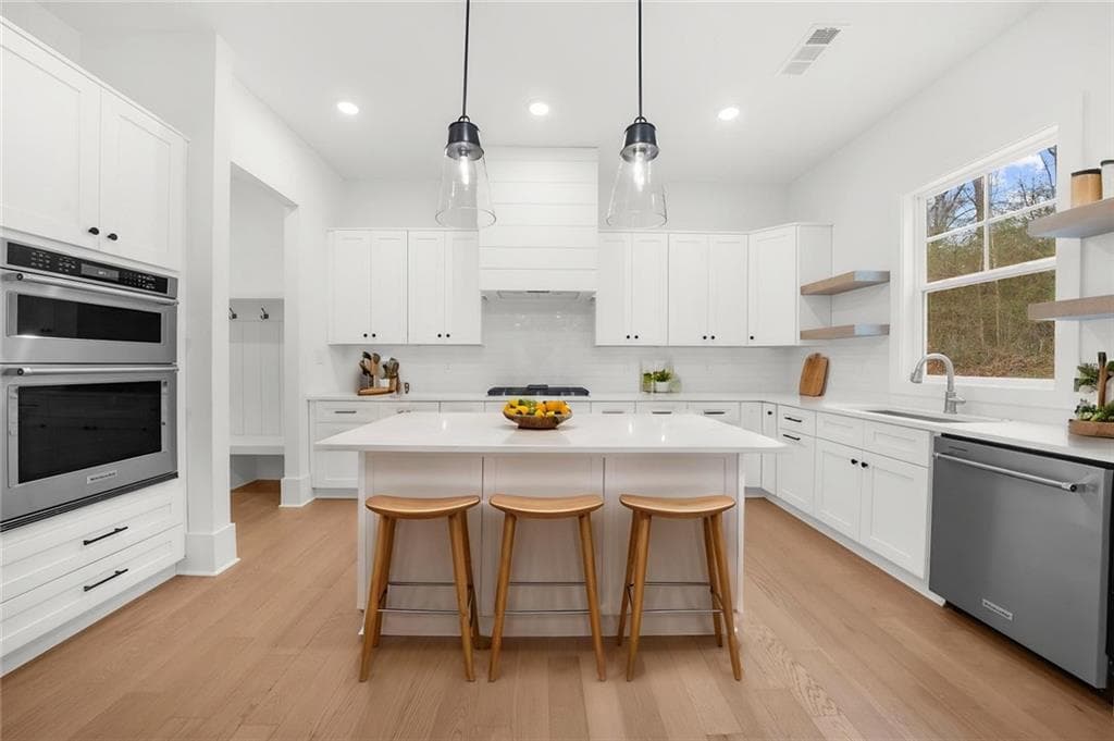 4 bedroom, 3 bathroom, 2,424 sq ft single family residence under contract at 176 Aspen Hall Drive, Canton, GA 30115 — photo 5