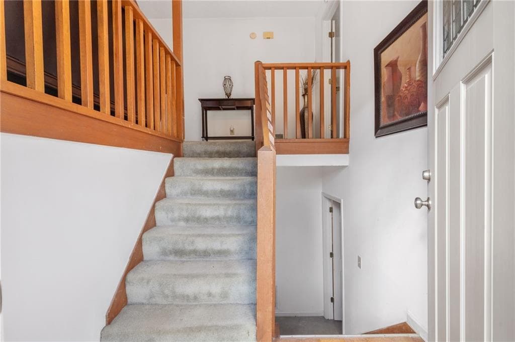 3 bedroom, 2 bathroom, 1,283 sq ft single family residence for sale at 2203 Clarendon Court, Conyers, GA 30012 — photo 2