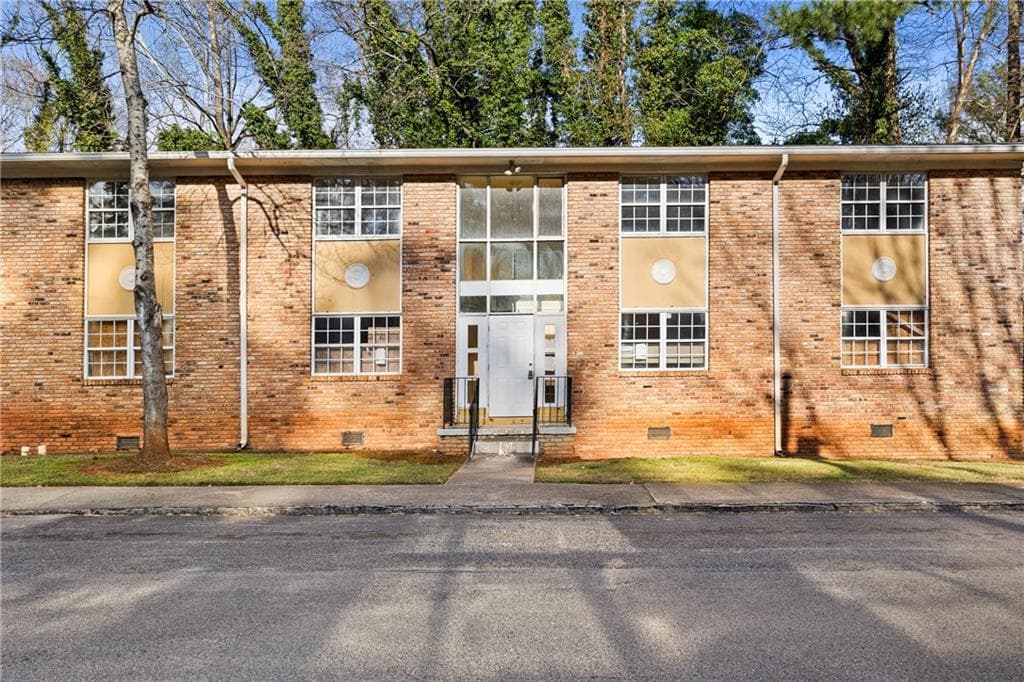 2 bedroom, 1 bathroom, 3,864 sq ft condominium under contract at 1620 Line Circle, Decatur, GA 30032