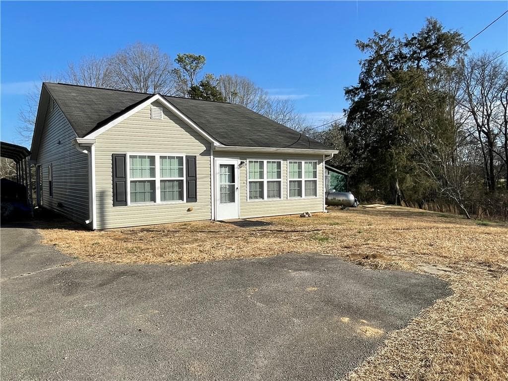 2 bedroom, 2 bathroom, 1,095 sq ft single family residence for sale at 4579 Dogwood Valley Road, Tunnel Hill, GA 30755 — photo 2