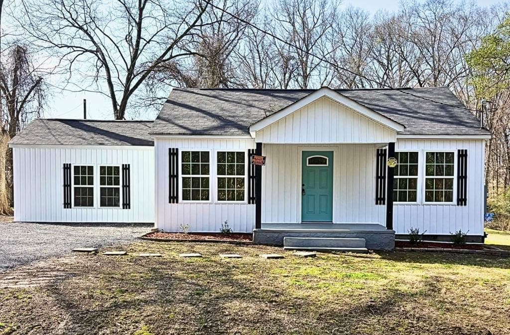 3 bedroom, 2 bathroom, 1,460 sq ft single family residence sold at 1317 Coker Drive, Dalton, GA 30721