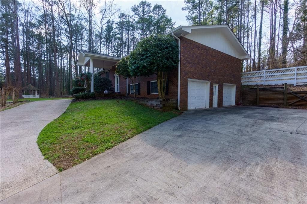 3 bedroom, 3 bathroom, 3,472 sq ft single family residence for sale at 5075 Deen Road, Marietta, GA 30066 — photo 9