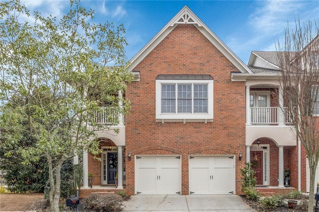 3 bedroom, 4 bathroom, 2,406 sq ft townhouse sold at 1286 Village Terrace Court, Dunwoody, GA 30338