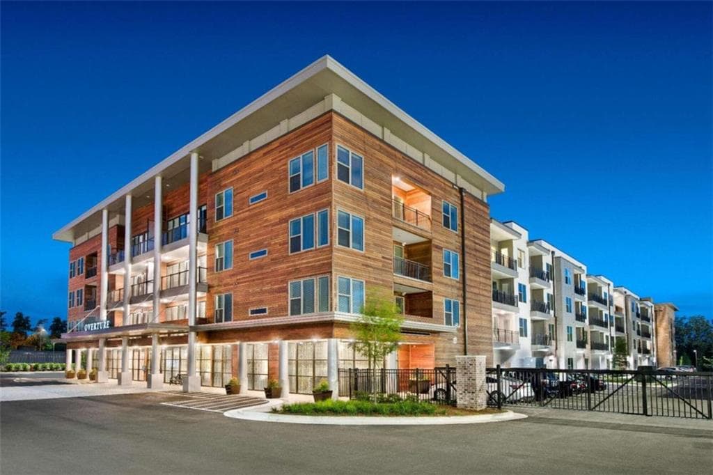 2 bedroom, 2 bathroom, 846 sq ft apartment for rent at 1490 W Ernest Barrett Parkway 423, Kennesaw, GA 30152 for $2,405 a month