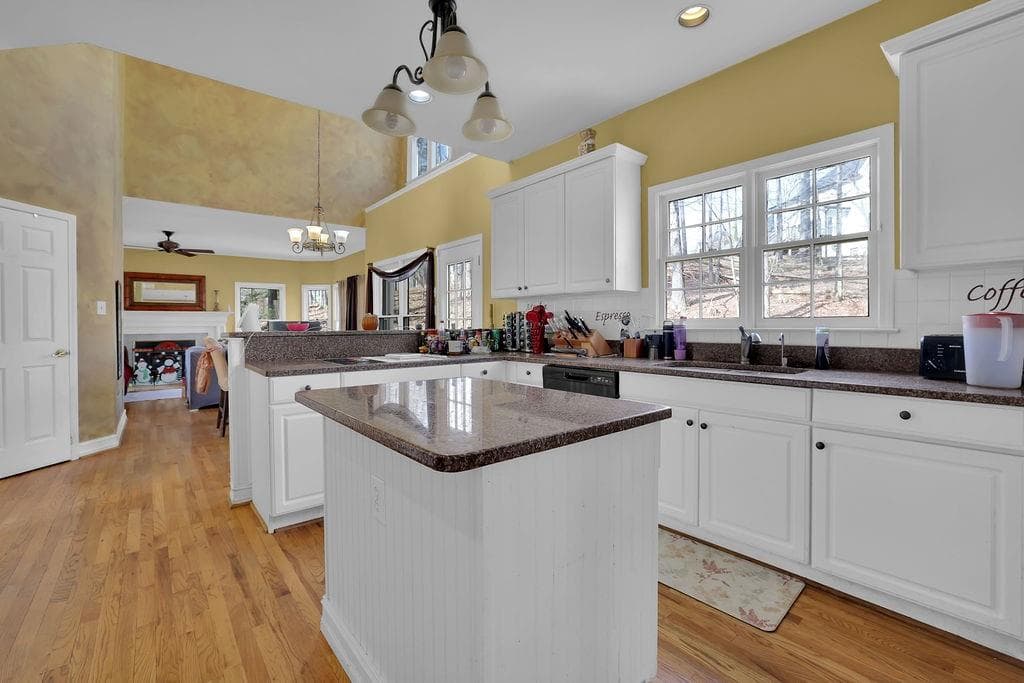 5 bedroom, 4 bathroom, 3,450 sq ft single family residence for sale at 1420 Olde Forge Lane, Woodstock, GA 30189 — photo 8