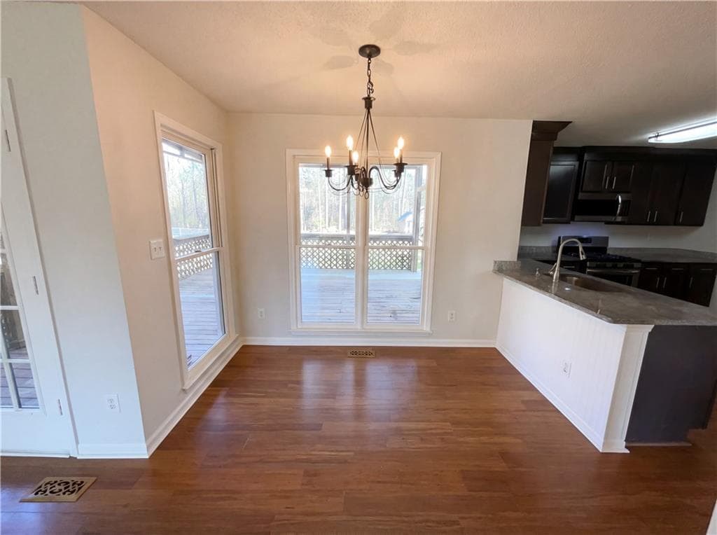 4 bedroom, 3 bathroom, 2,064 sq ft single family residence under contract at 1012 Crown Corners Drive, Mcdonough, GA 30253 — photo 6