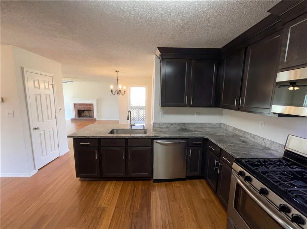 4 bedroom, 3 bathroom, 2,064 sq ft single family residence under contract at 1012 Crown Corners Drive, Mcdonough, GA 30253 — photo 8