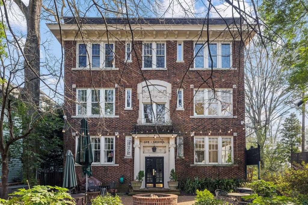 2 bedroom, 1 bathroom, 1,096 sq ft condominium sold at 301 10th Street 2, Atlanta, GA 30309