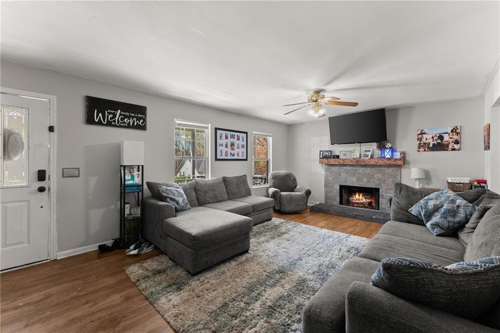 3 bedroom, 2 bathroom, 1,672 sq ft single family residence under contract at 3044 Saddle Creek Drive, Gainesville, GA 30507 — photo 2