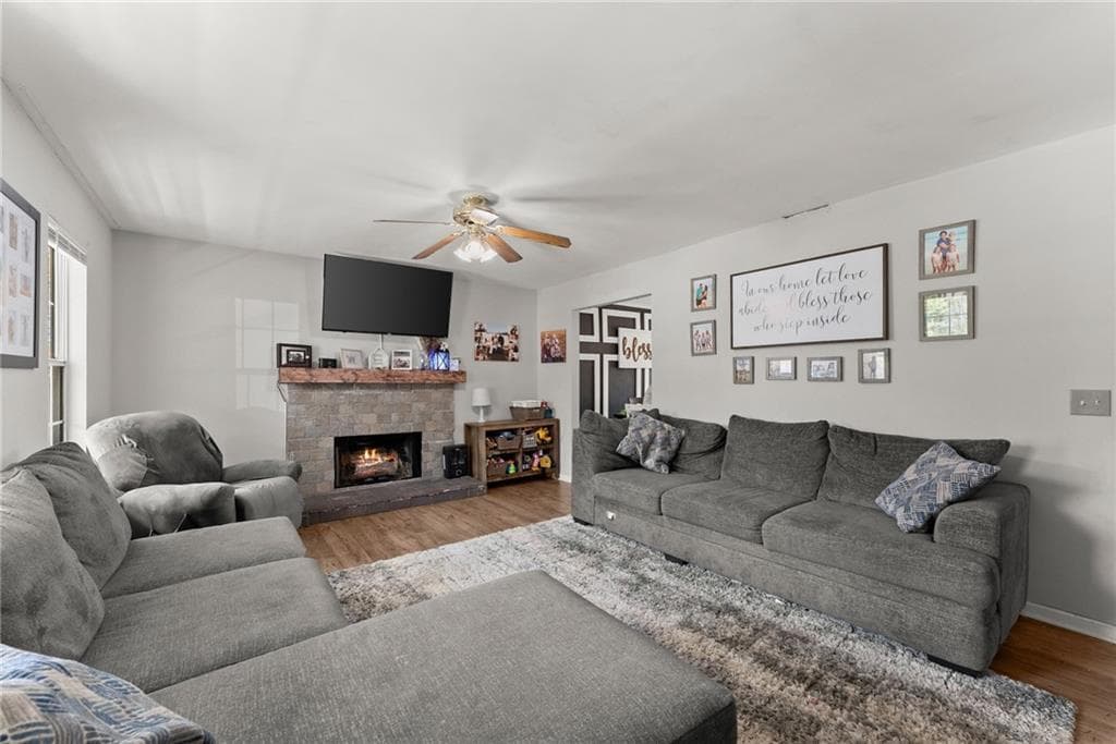 3 bedroom, 2 bathroom, 1,672 sq ft single family residence under contract at 3044 Saddle Creek Drive, Gainesville, GA 30507
