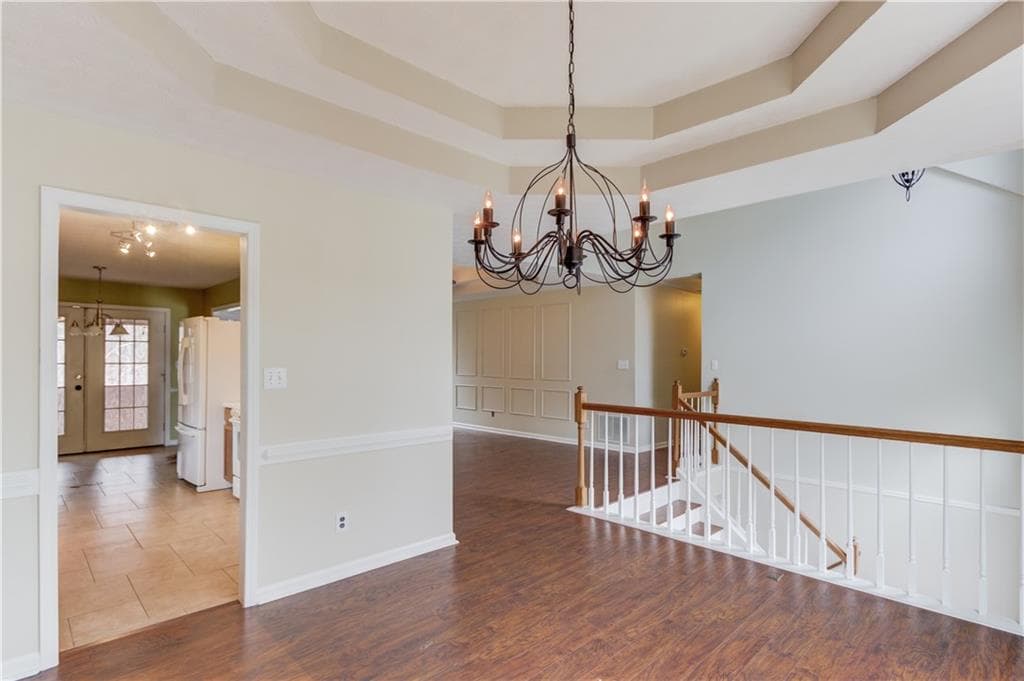 4 bedroom, 3 bathroom, 2,226 sq ft single family residence under contract at 885 Long Branch Circle, Sugar Hill, GA 30518 — photo 8