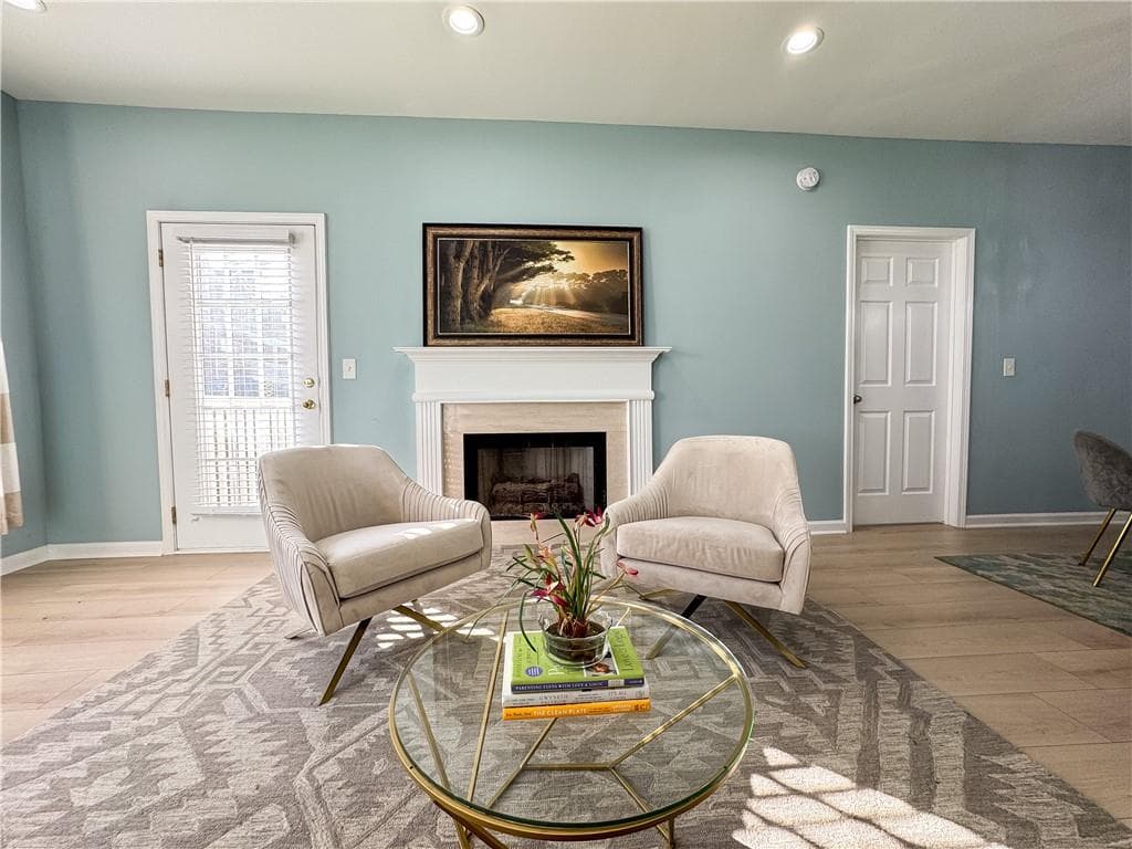 2 bedroom, 2 bathroom, 1,194 sq ft condominium under contract at 8001 Woodland Lane, Alpharetta, GA 30009 — photo 3