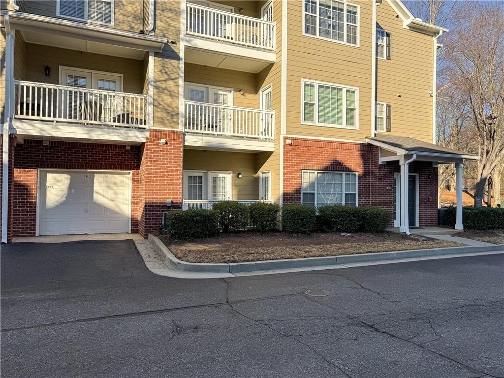 2 bedroom, 2 bathroom, 1,194 sq ft condominium under contract at 8001 Woodland Lane, Alpharetta, GA 30009 — photo 6