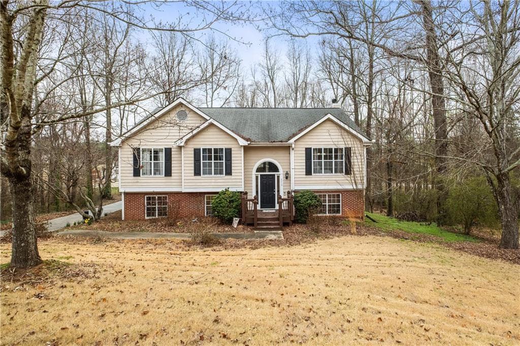 4 bedroom, 3 bathroom, 2,327 sq ft single family residence for sale at 4710 Wheeler Creek Drive, Hoschton, GA 30548 — photo 2