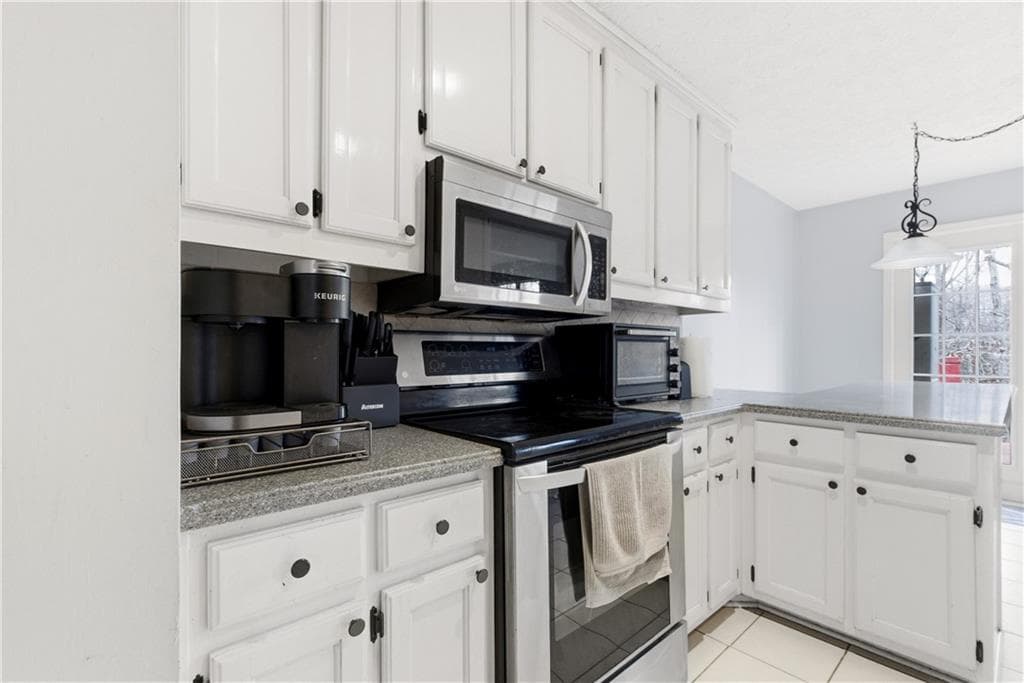 4 bedroom, 3 bathroom, 2,327 sq ft single family residence for sale at 4710 Wheeler Creek Drive, Hoschton, GA 30548 — photo 9