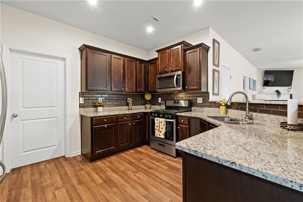 4 bedroom, 3 bathroom, 3,206 sq ft single family residence for sale at 1053 Shadow Glen Drive, Fairburn, GA 30213 — photo 8