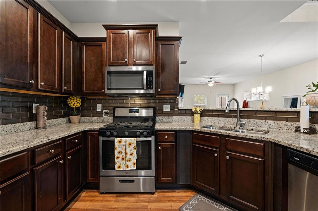 4 bedroom, 3 bathroom, 3,206 sq ft single family residence for sale at 1053 Shadow Glen Drive, Fairburn, GA 30213 — photo 9