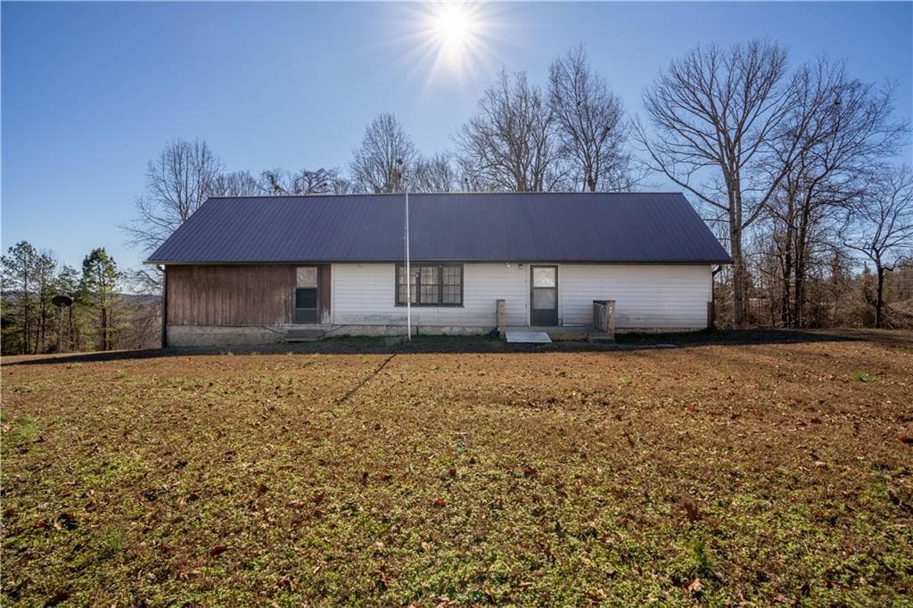 3 bedroom, 2 bathroom, 1,425 sq ft single family residence sold at 5784 Old Highway 441, Baldwin, GA 30511