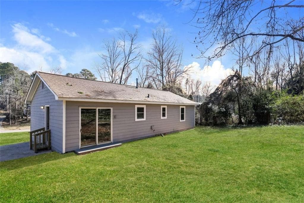 3 bedroom, 2 bathroom, 1,120 sq ft single family residence for sale at 781 Brighton Drive, Lawrenceville, GA 30043 — photo 2
