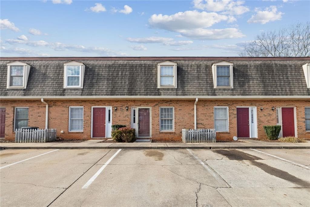 2 bedroom, 2 bathroom, 1,000 sq ft condominium sold at 3730 Old Flowery Branch Road J-5, Oakwood, GA 30566