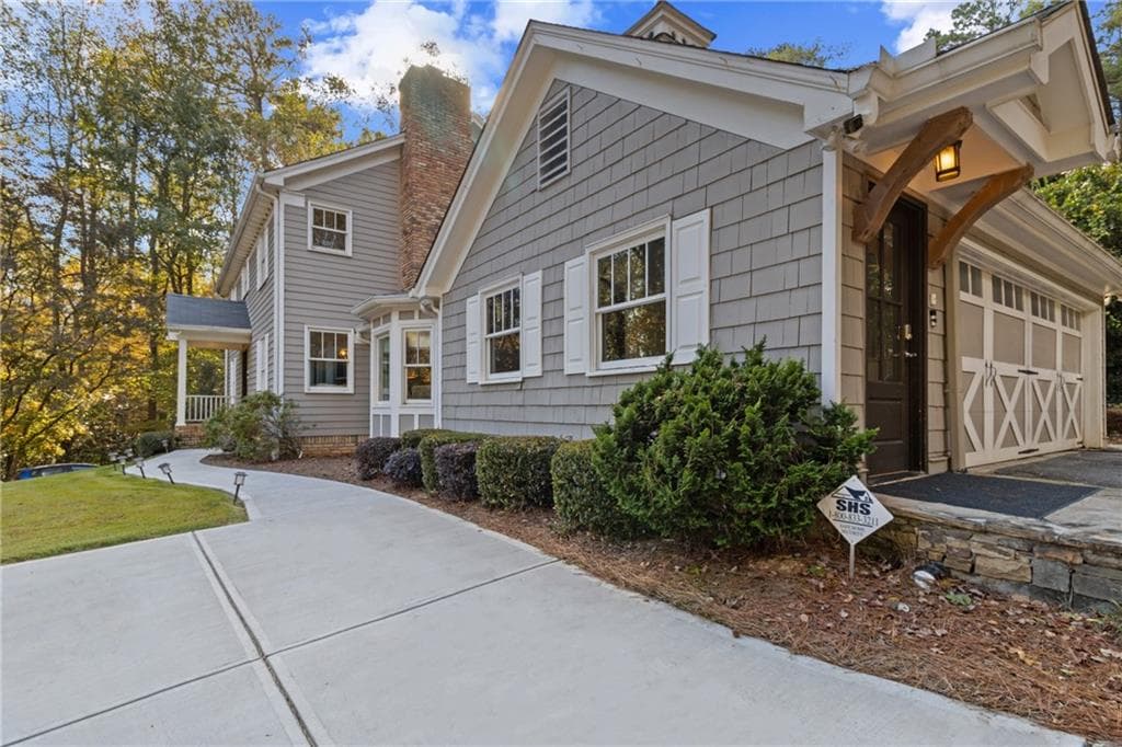 5 bedroom, 4 bathroom, 4,807 sq ft single family residence for rent at 1532 Huntingdon Trail, Atlanta, GA 30350 for $6,000 a month — photo 3