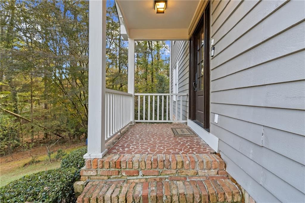 5 bedroom, 4 bathroom, 4,807 sq ft single family residence for rent at 1532 Huntingdon Trail, Atlanta, GA 30350 for $6,000 a month — photo 4