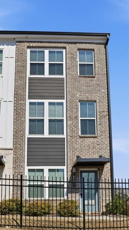 2 bedroom, 4 bathroom, 1,660 sq ft townhouse sold at 2631 Creekside Drive, Atlanta, GA 30318