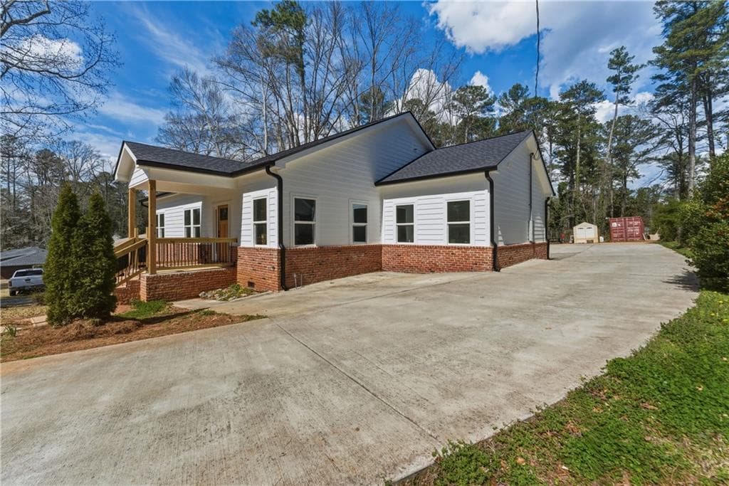 4 bedroom, 4 bathroom, 4,785 sq ft single family residence under contract at 2515 Hogan Road, East Point, GA 30344 — photo 5