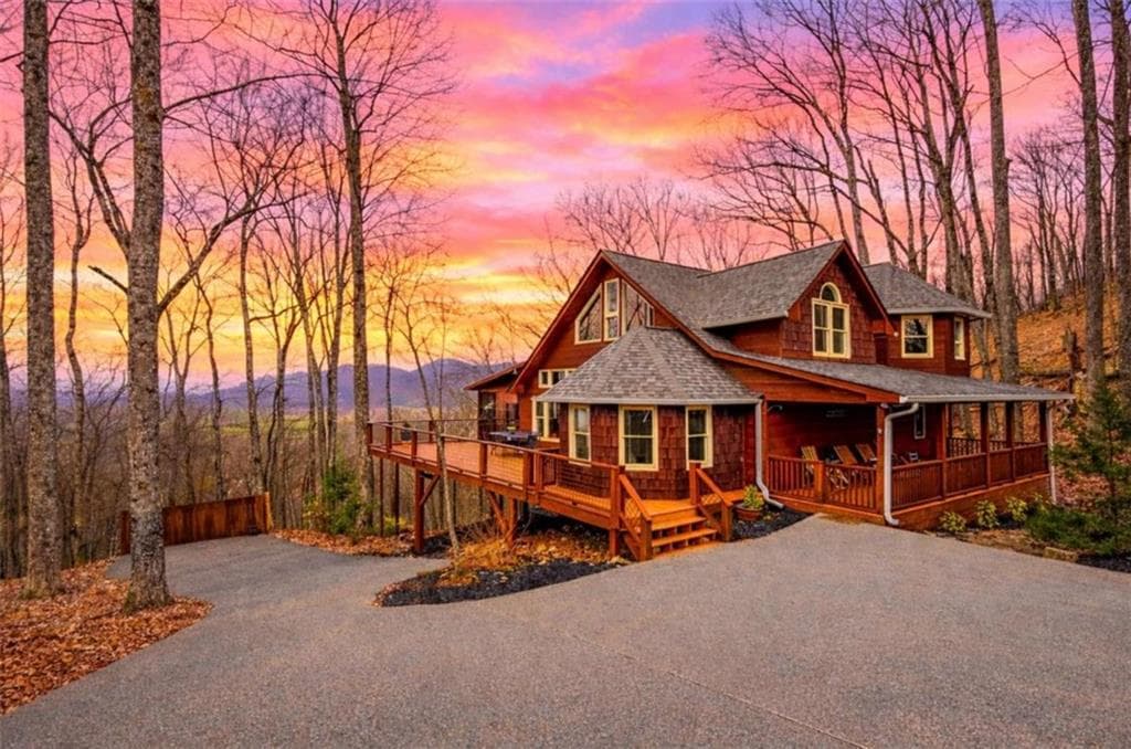 3 bedroom, 3 bathroom, 2,831 sq ft single family residence sold at 217 Walnut Ridge, Ellijay, GA 30540