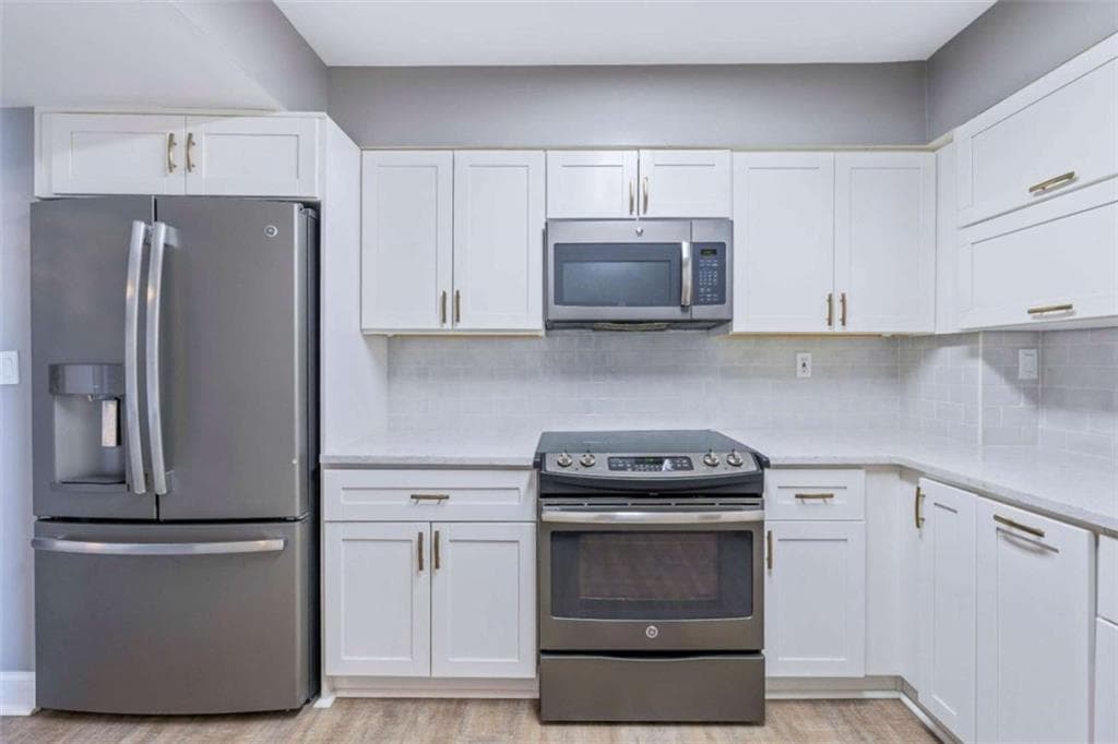 2 bedroom, 2 bathroom, 1,260 sq ft condominium under contract at 2870 Pharr Court South 2401, Atlanta, GA 30305 — photo 5