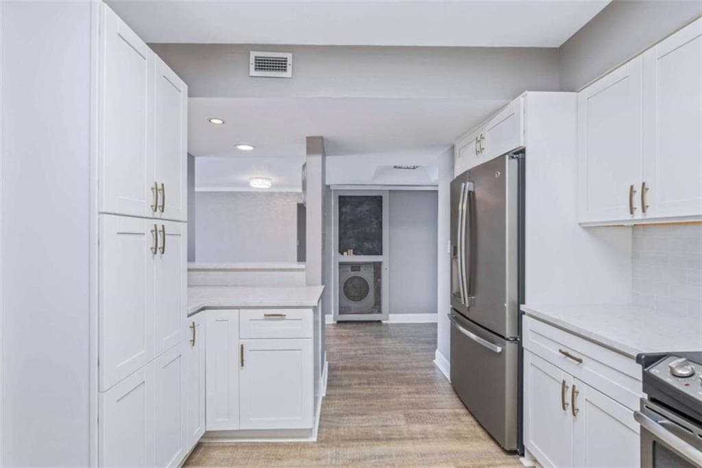 2 bedroom, 2 bathroom, 1,260 sq ft condominium under contract at 2870 Pharr Court South 2401, Atlanta, GA 30305 — photo 6