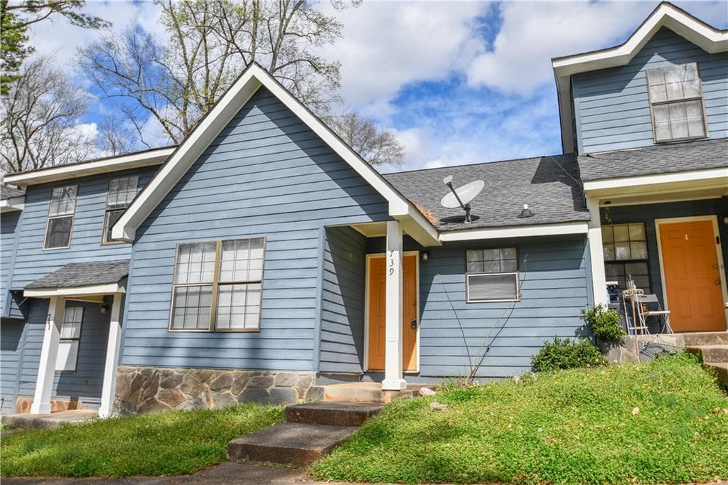 2 bedroom, 1 bathroom townhouse for rent at 735 Oak Drive, Hapeville, GA 30354 for $1,550 a month — photo 2
