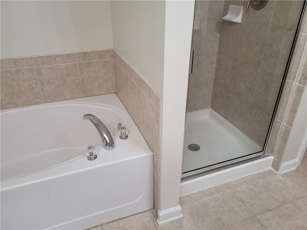 3 bedroom, 3 bathroom, 1,720 sq ft townhouse under contract at 2114 Hailston Drive, Duluth, GA 30097 — photo 9