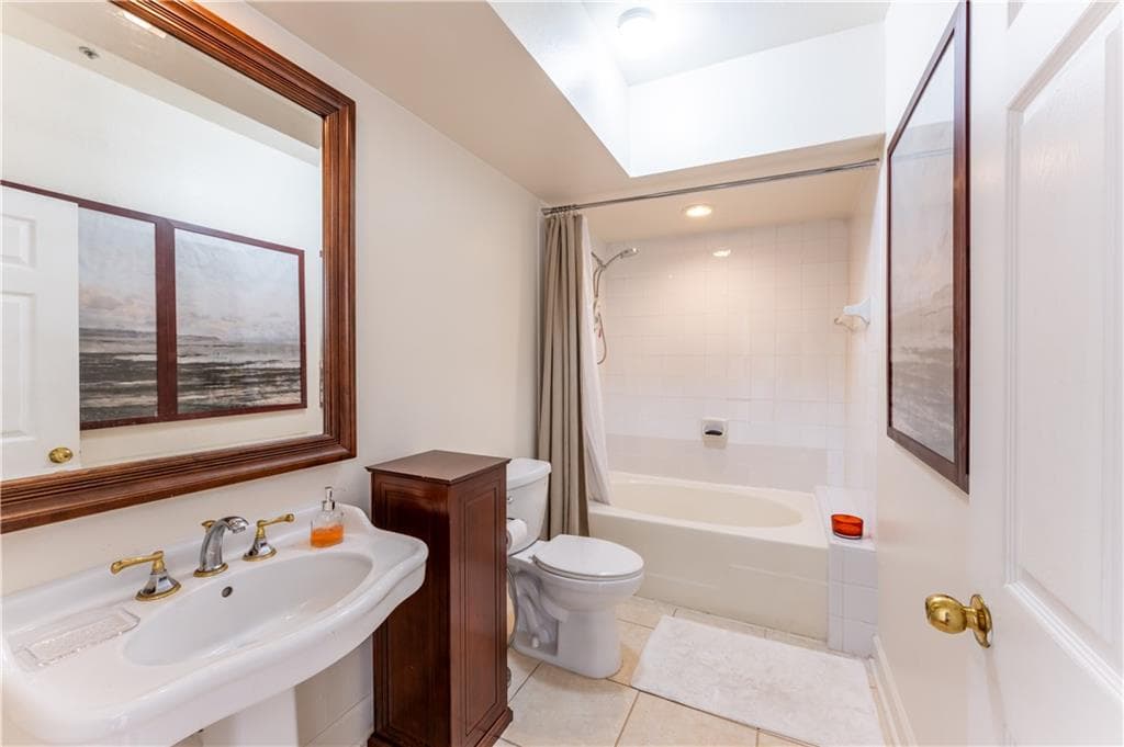 2 bedroom, 2 bathroom, 1,402 sq ft condominium for rent at 3777 Peachtree Road 512, Brookhaven, GA 30319 for $2,000 a month — photo 9