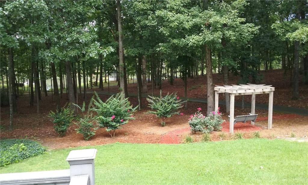 5 bedroom, 4 bathroom, 3,898 sq ft single family residence for sale at 6450 Lake Sara Glen Drive, Douglasville, GA 30135 — photo 7