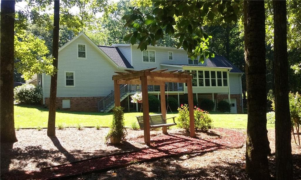 5 bedroom, 4 bathroom, 3,898 sq ft single family residence for sale at 6450 Lake Sara Glen Drive, Douglasville, GA 30135 — photo 8