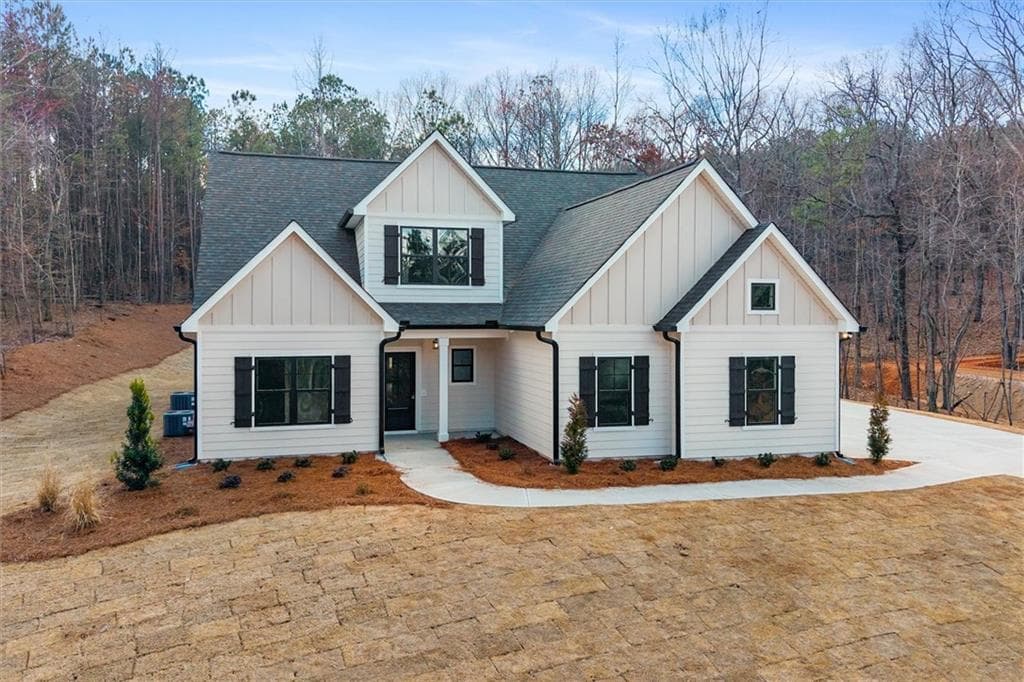5 bedroom, 4 bathroom, 2,762 sq ft single family residence for sale at 177 West Lake Boulevard, Carrollton, GA 30116 — photo 2